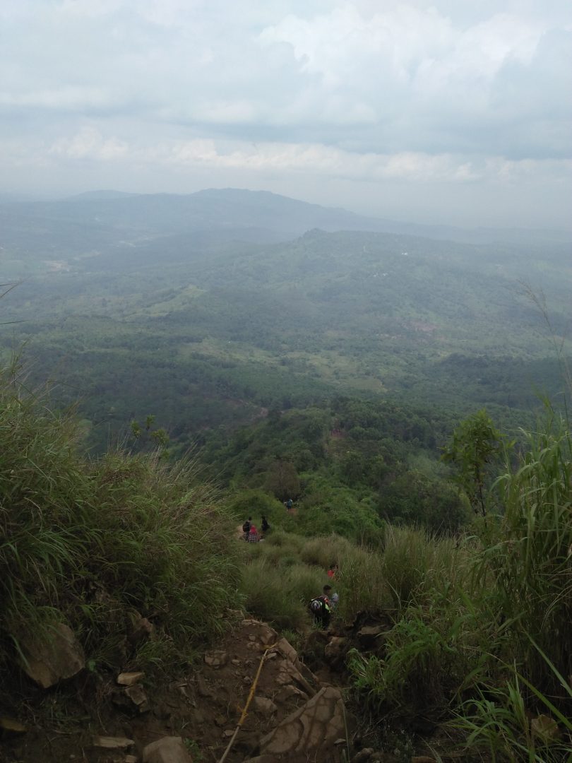 Gunung Batu Jonggol : Tiket, Foto, Alamat, dan Penginapan